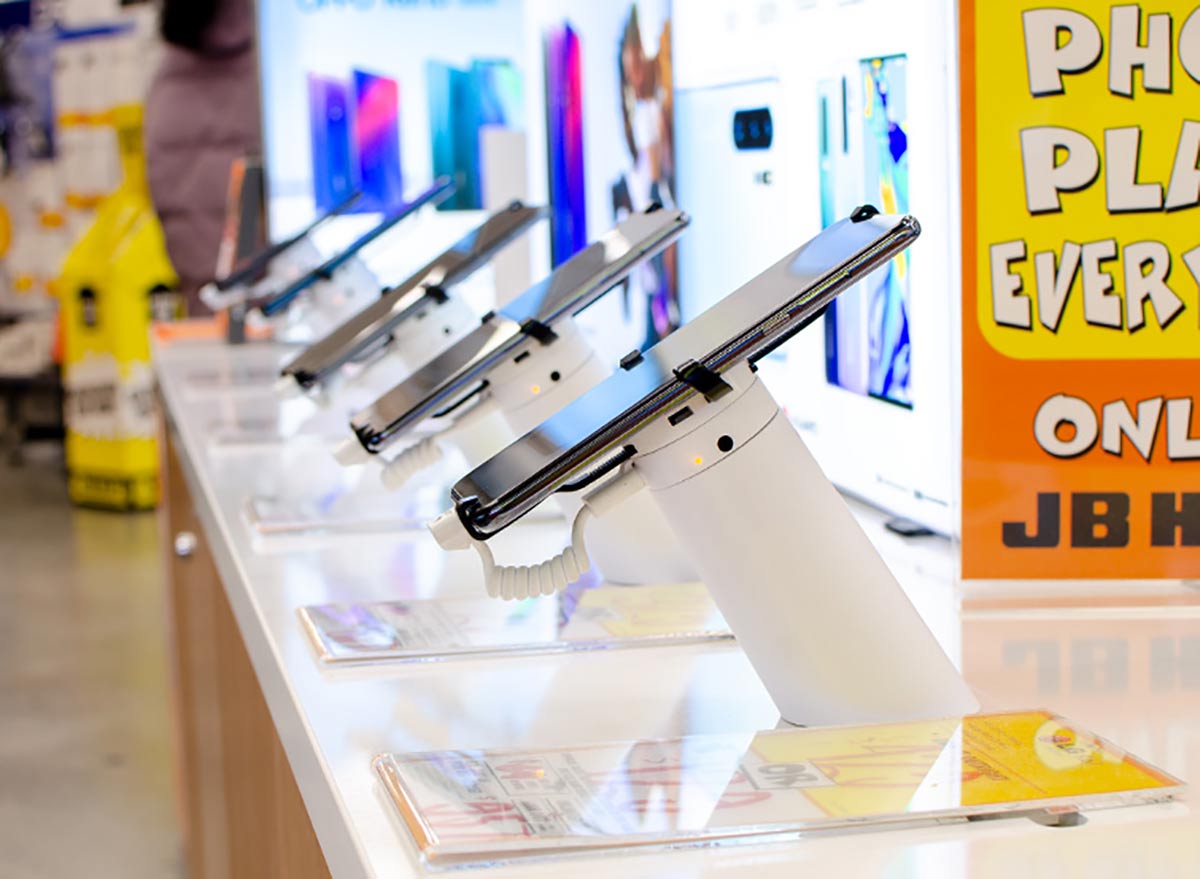 JB Hi-Fi case study, phones on onepod stands