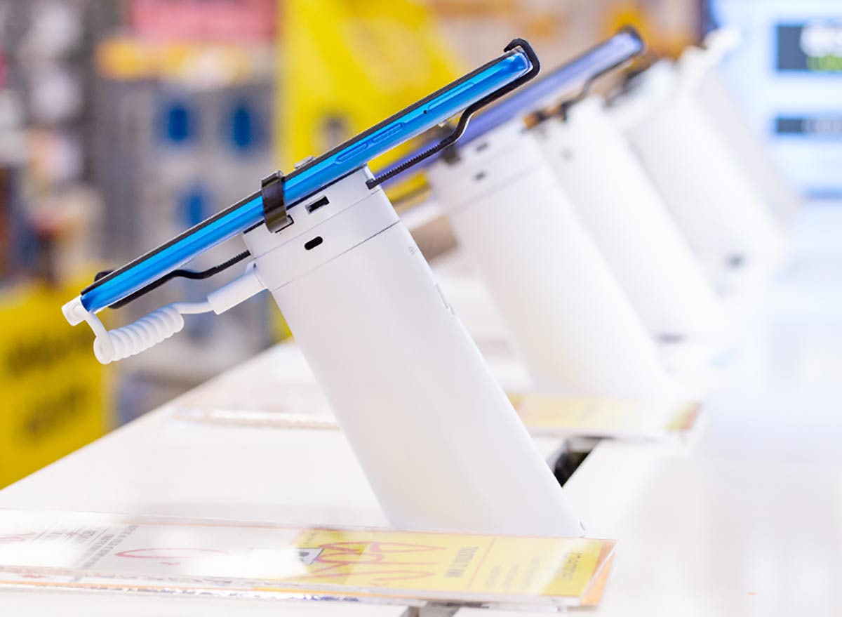 JB Hi-Fi case study, phones on onepod stands