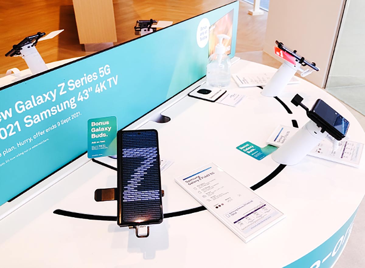 telstra queen street mall brisbane sabel case study, telecommunication store, phones on display