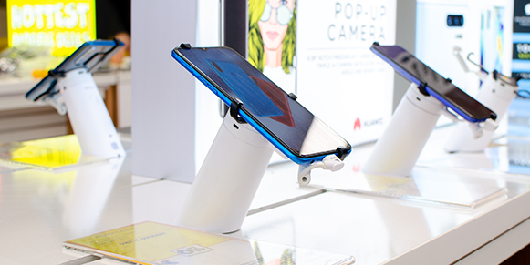 JB Hi-Fi case study, phones on onepod stands