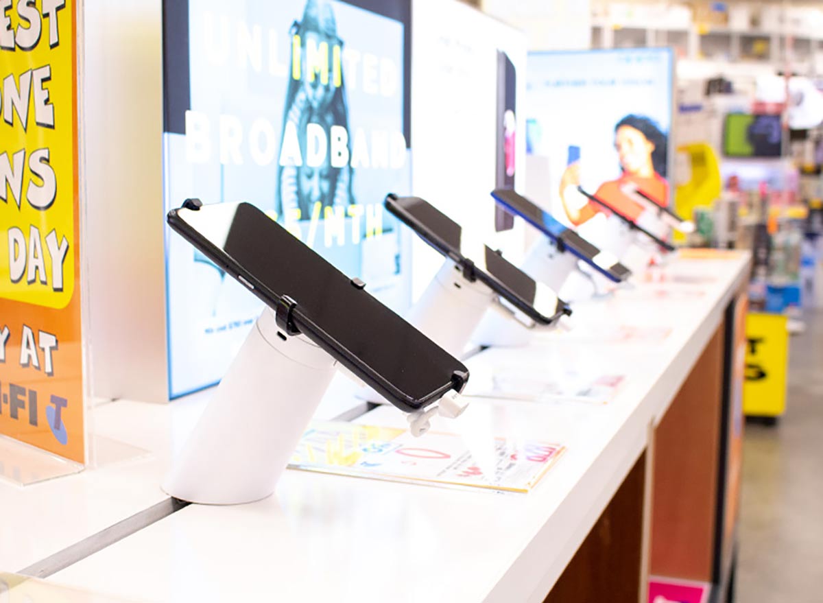 JB Hi-Fi case study, phones on onepod stands