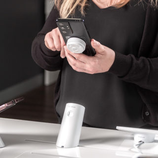 phone security display, onepod wireless, sabel, girl using phone