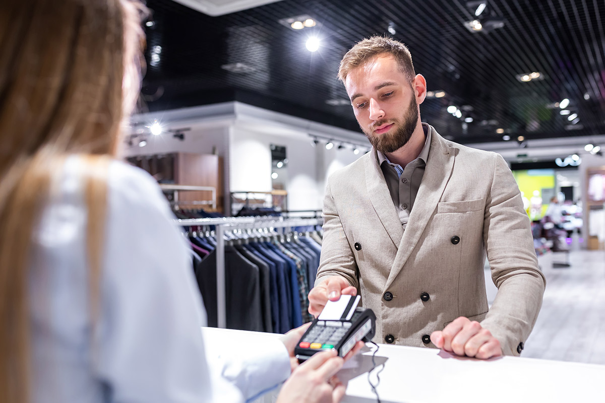 retail mpos, transaction by card in clothing store