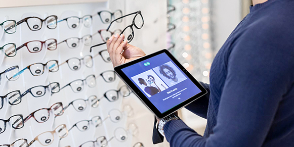 Specsavers Australia CT101 tablet stand being used in store to showcase products