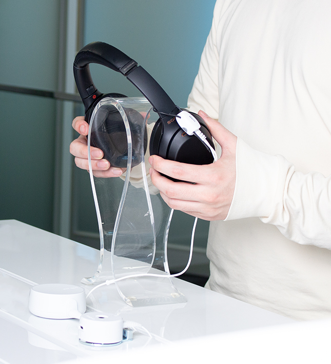 Zips recoiler headphones security, customer trying out headphones with no security threat