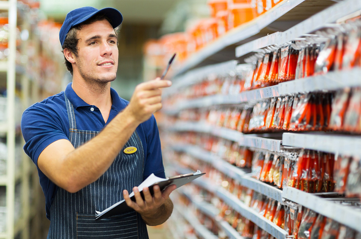 stock counting in store by employee